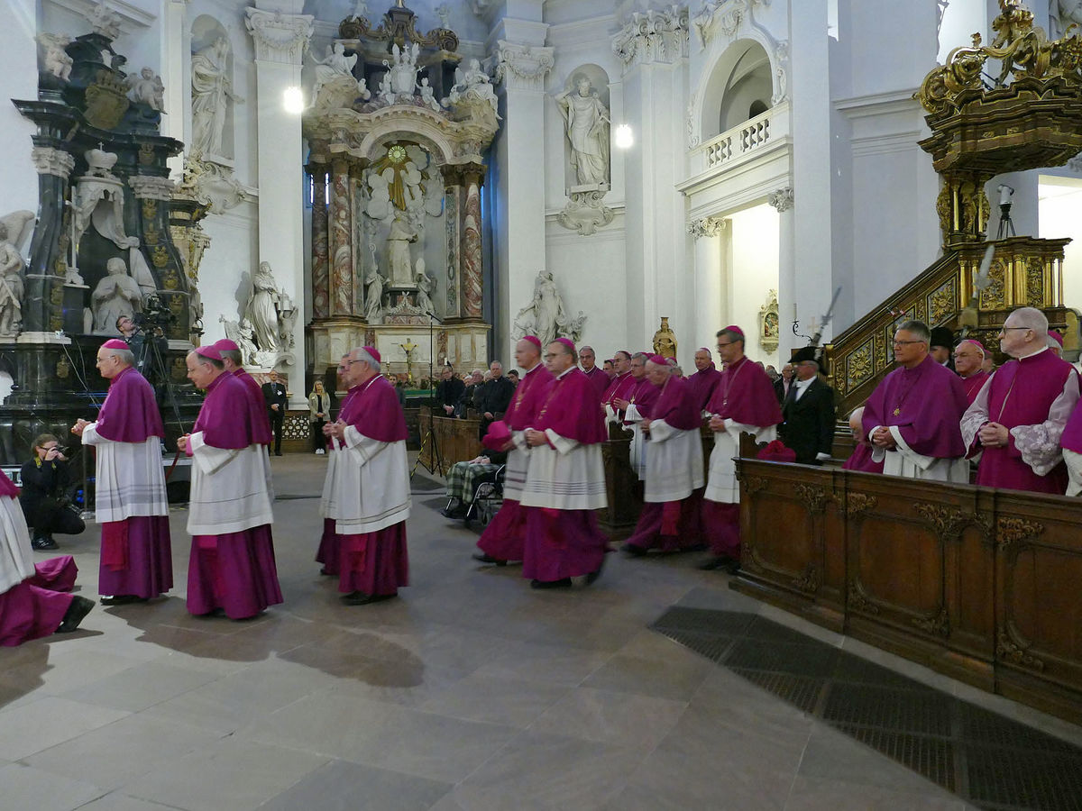 Abschlussvesper der Bischofskonferenz mit Austeilung des Bonifatiussegens (Foto: Karl-Franz Thiede)